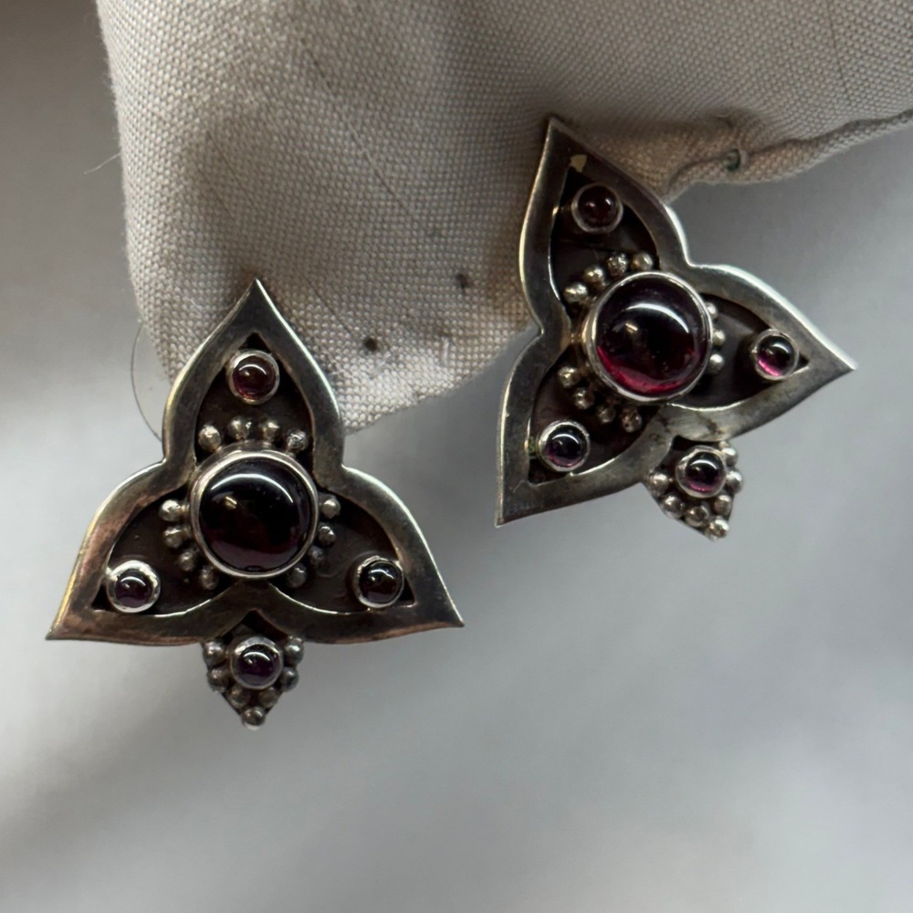 Unbranded Garnet Stud Earrings Womens OS Red Good 925 Sterling Gothic Trefoil
